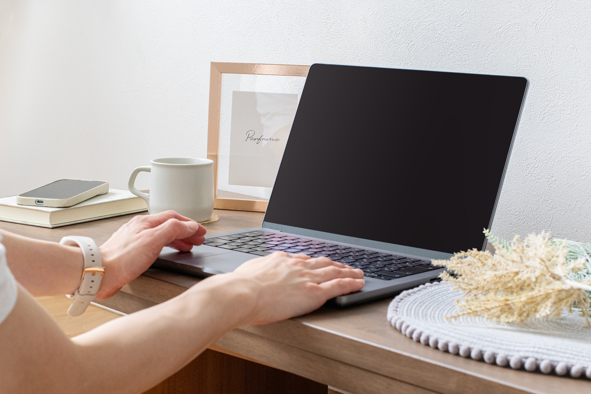 WiMAXの契約は店舗とインターネットどっちがおすすめ？それぞれのメリット・デメリットや契約時の確認ポイントを解説